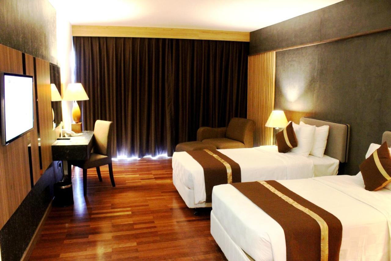 Batam View Beach Resort Nongsa Esterno foto