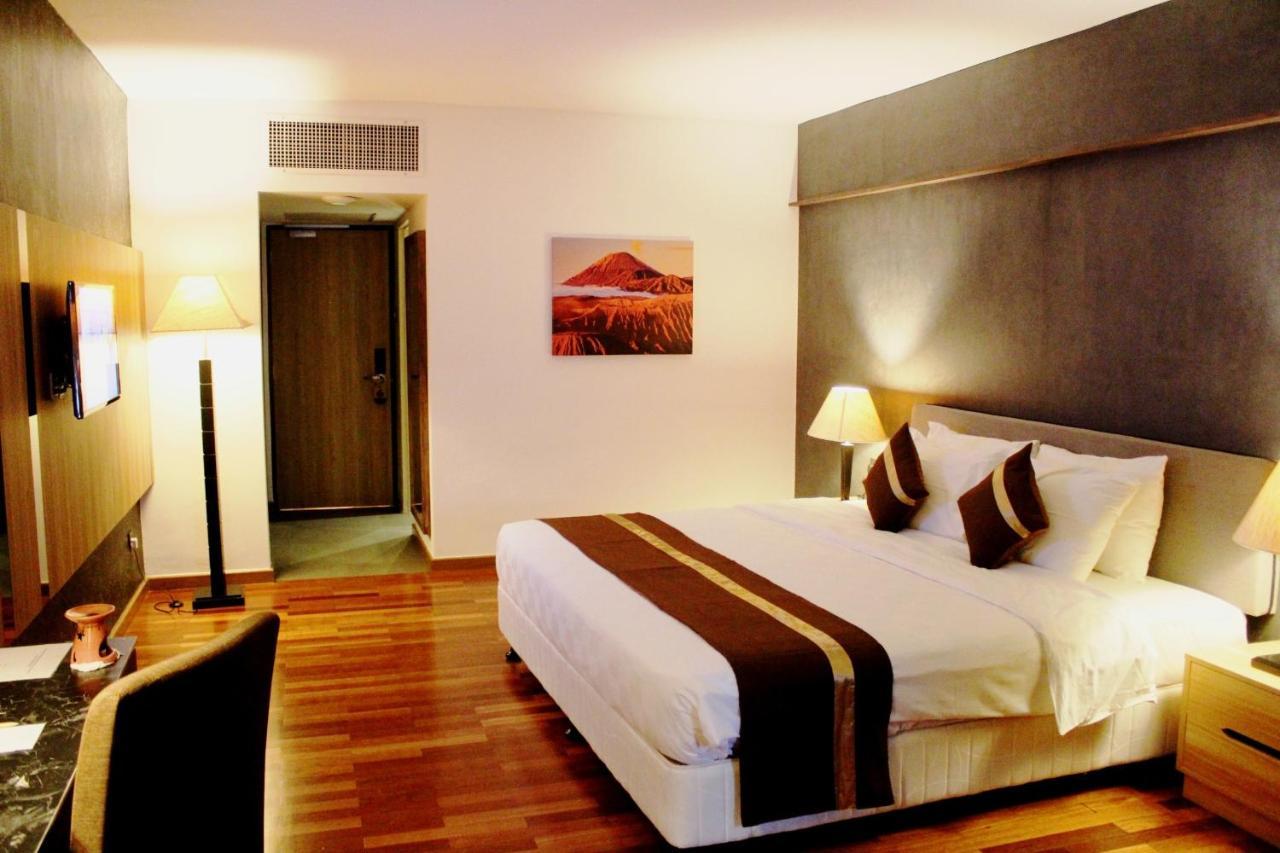 Batam View Beach Resort Nongsa Esterno foto