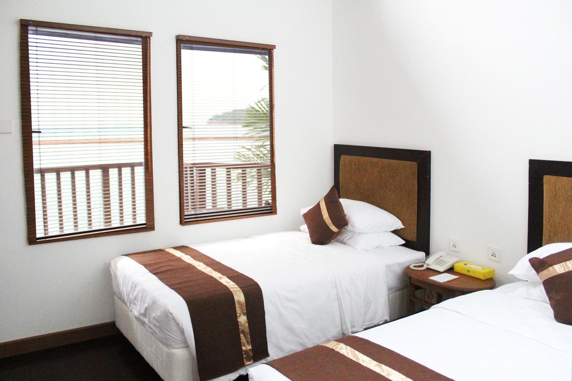 Batam View Beach Resort Nongsa Esterno foto