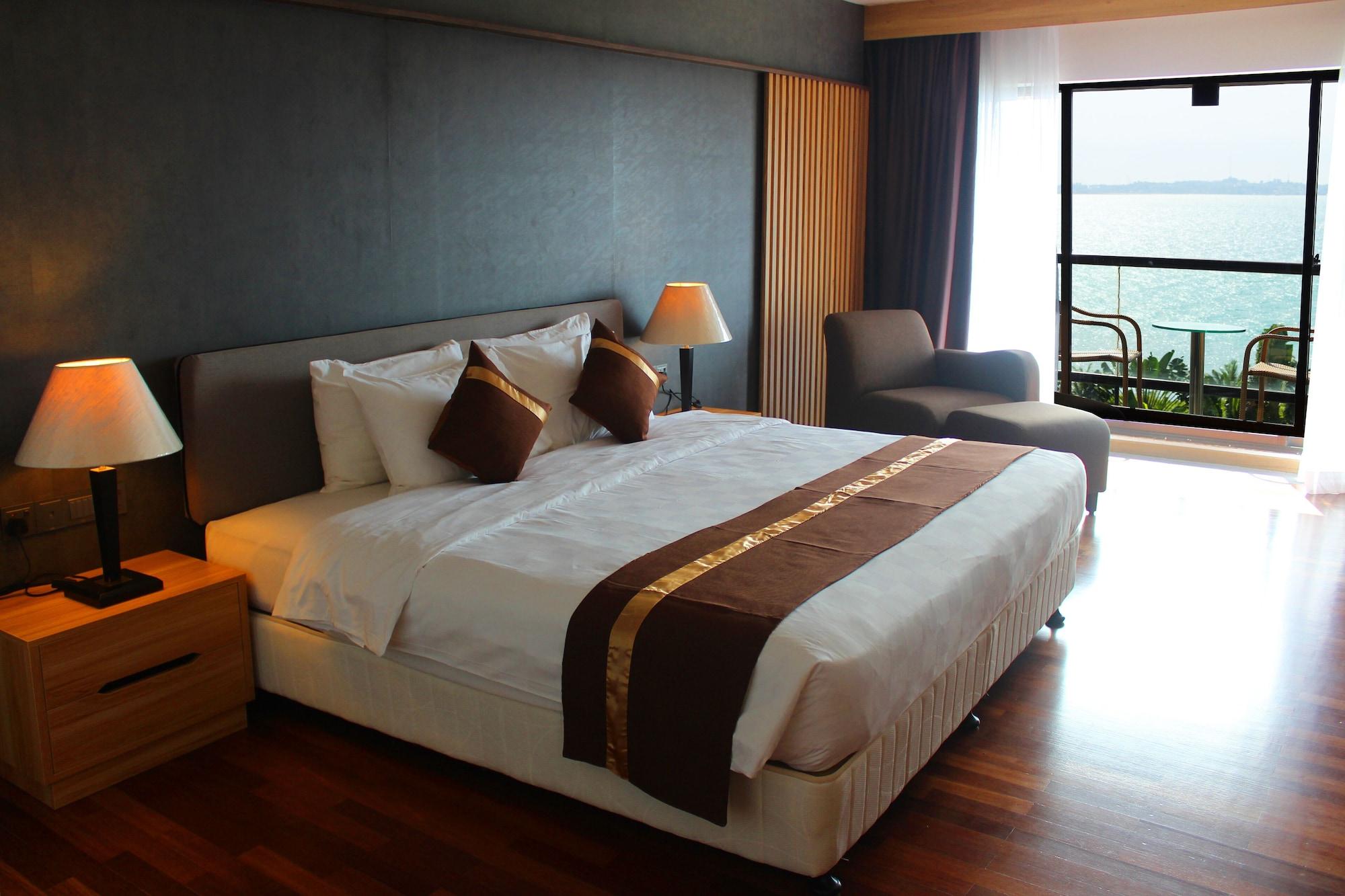 Batam View Beach Resort Nongsa Esterno foto