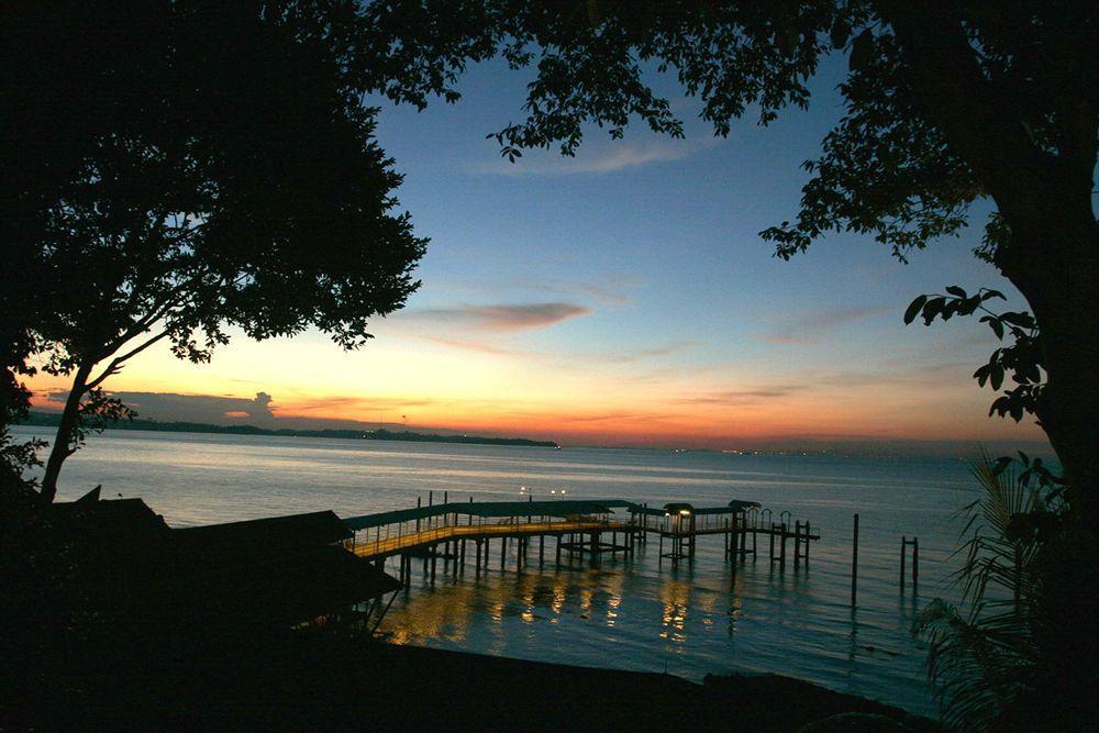Batam View Beach Resort Nongsa Esterno foto