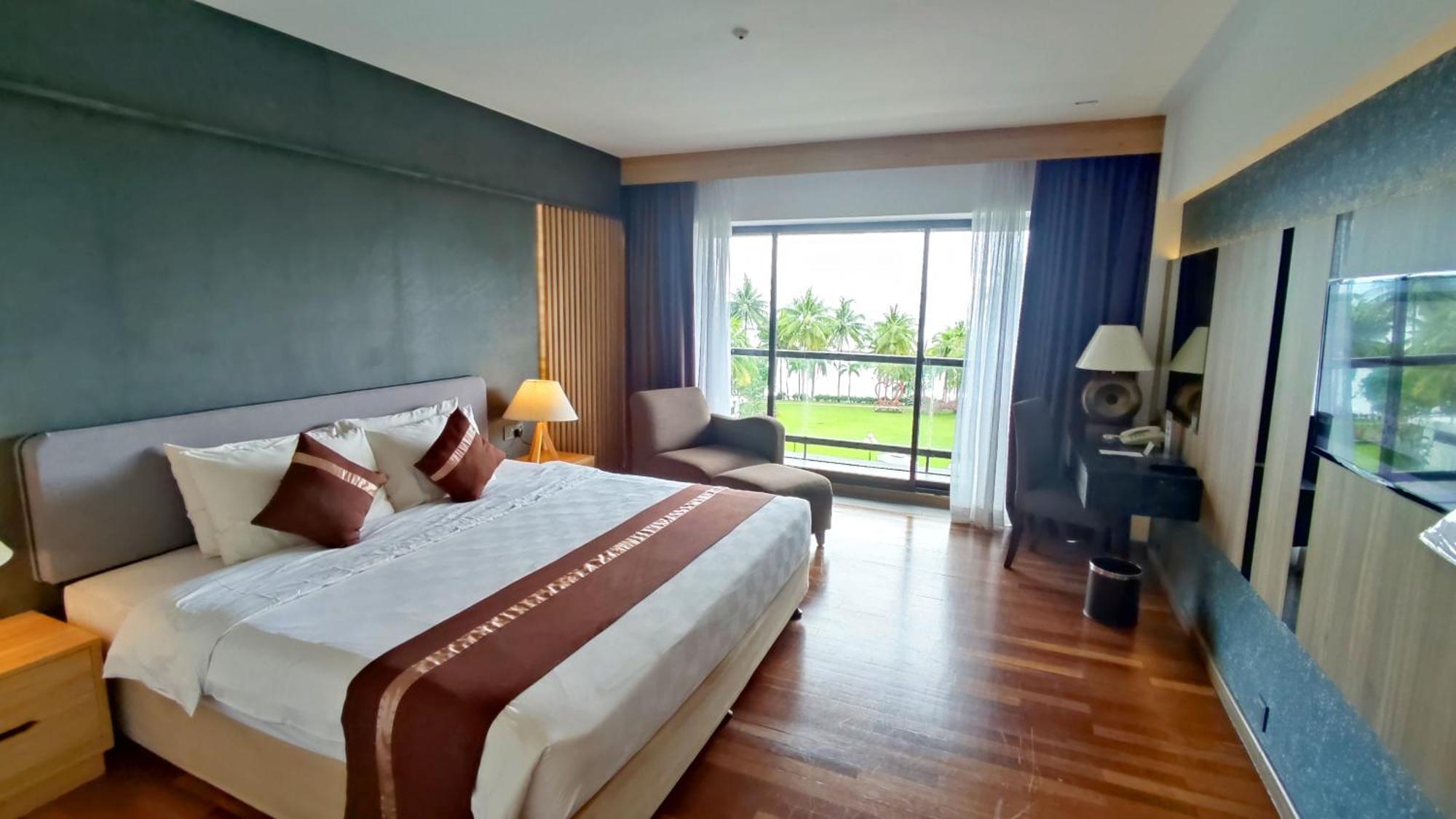 Batam View Beach Resort Nongsa Esterno foto