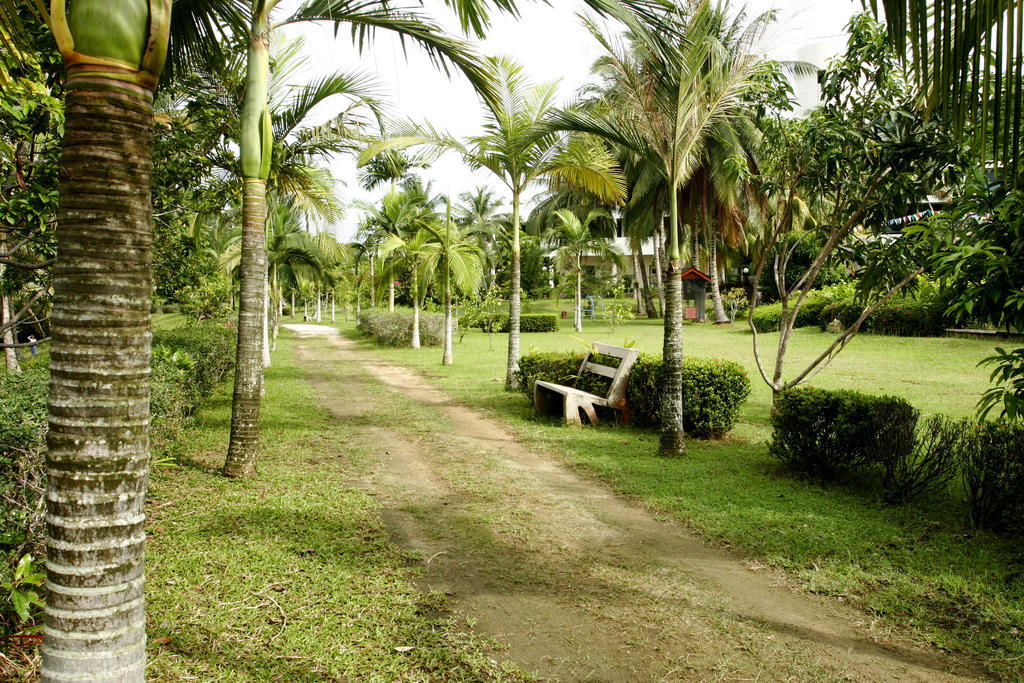 Batam View Beach Resort Nongsa Esterno foto