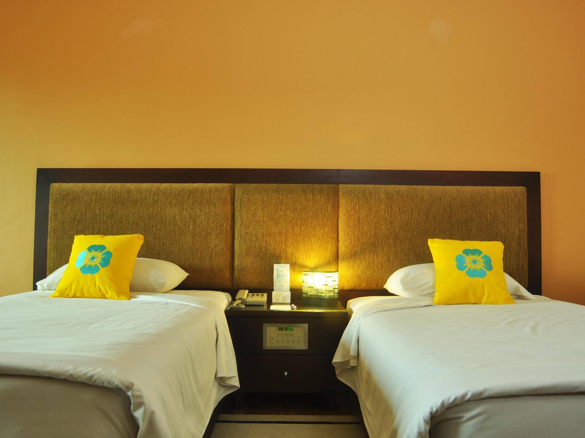 Batam View Beach Resort Nongsa Esterno foto