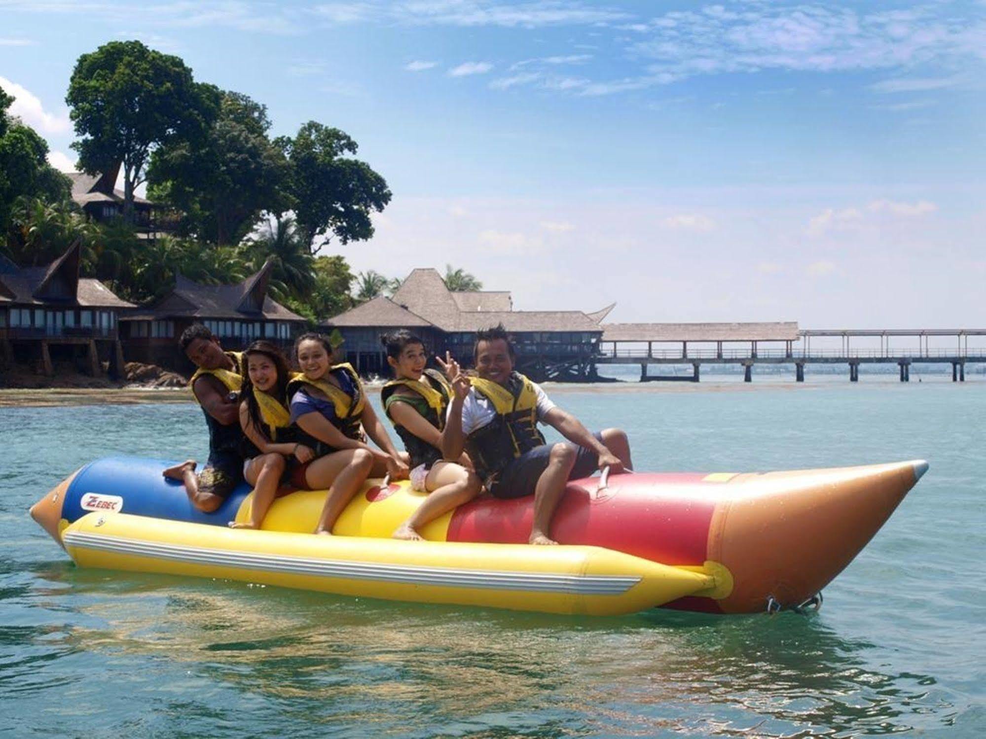Batam View Beach Resort Nongsa Esterno foto