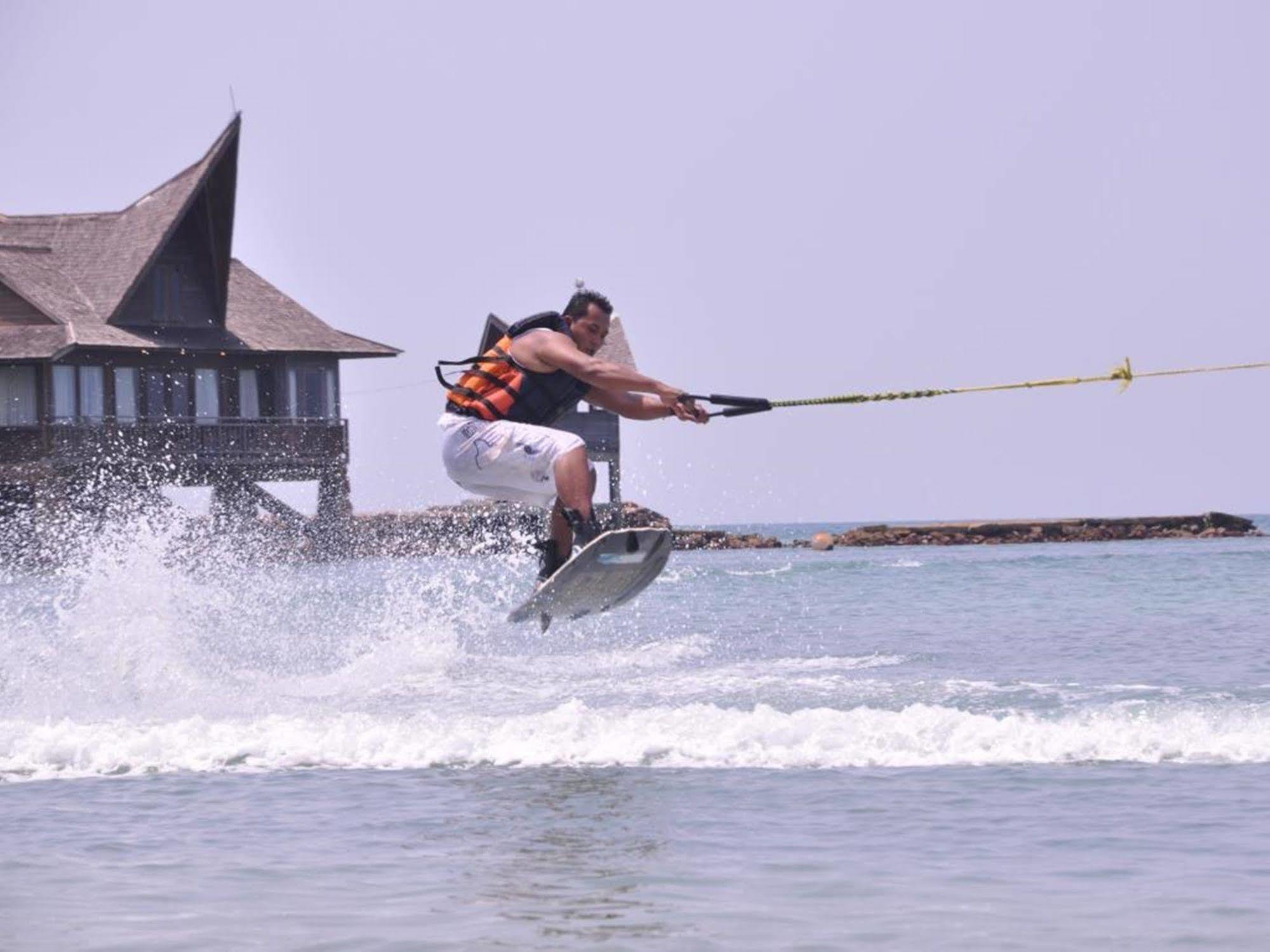 Batam View Beach Resort Nongsa Esterno foto