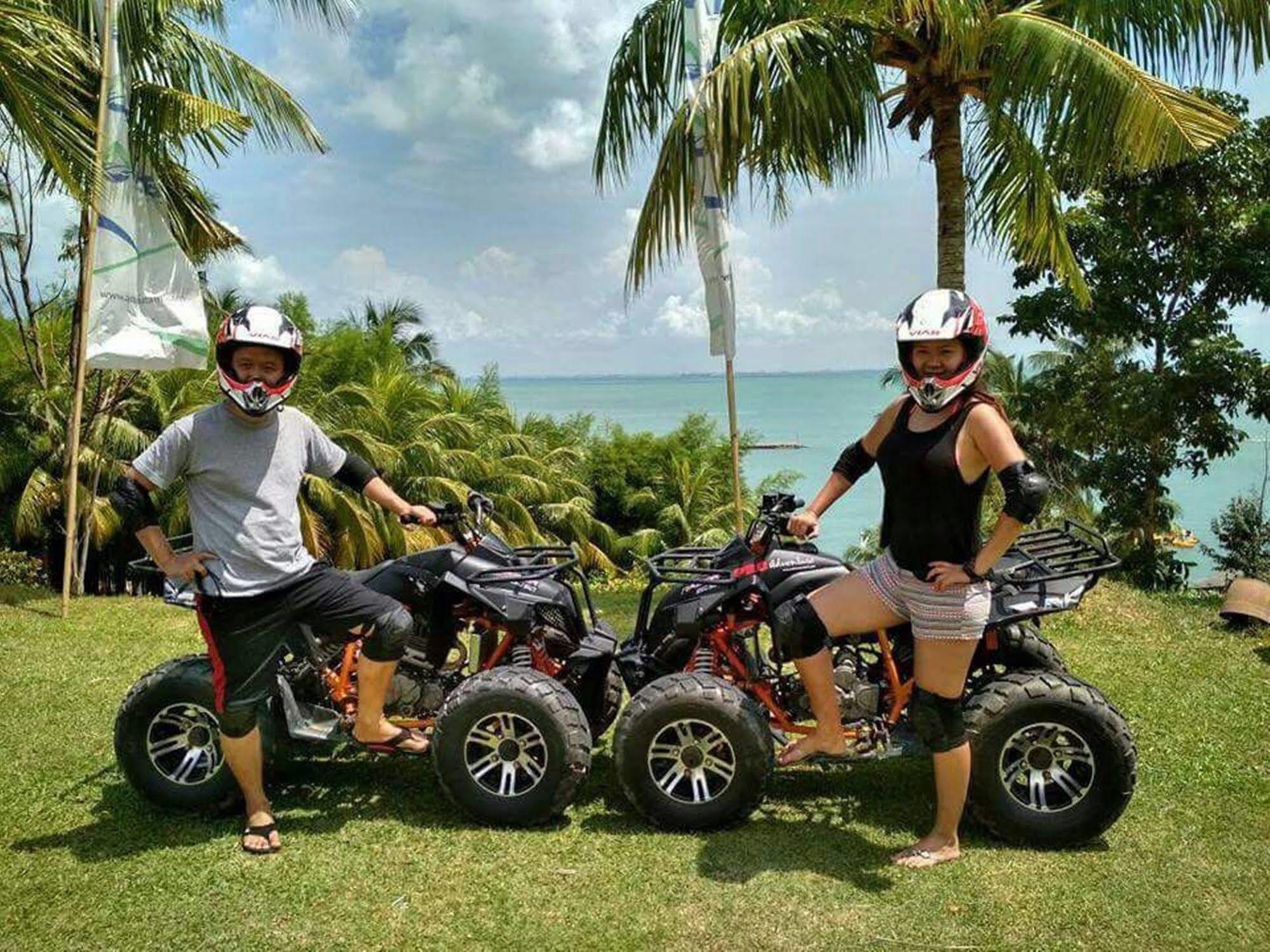 Batam View Beach Resort Nongsa Esterno foto