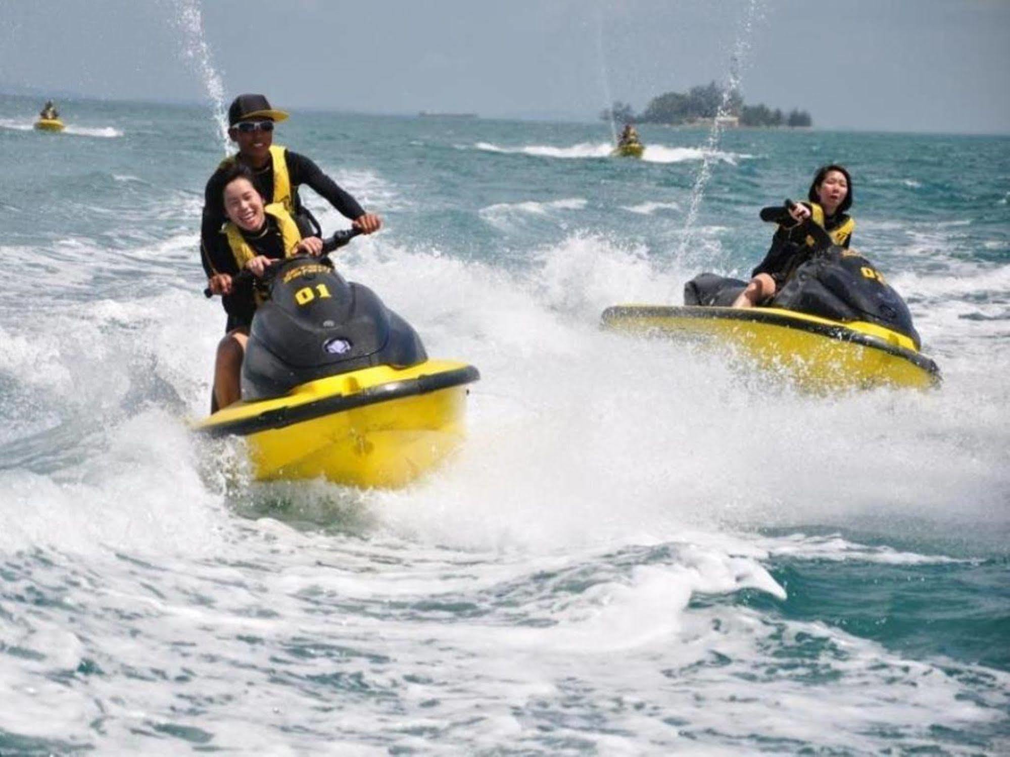 Batam View Beach Resort Nongsa Esterno foto