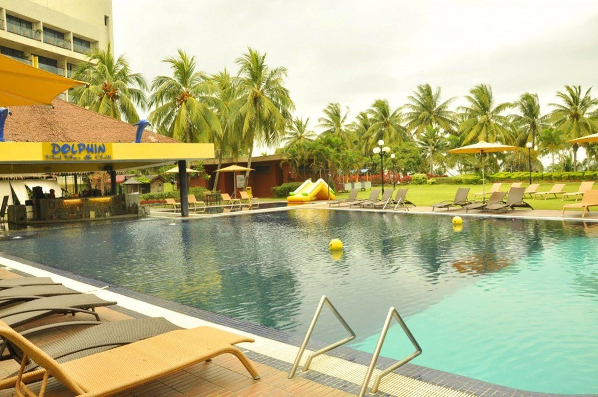 Batam View Beach Resort Nongsa Esterno foto