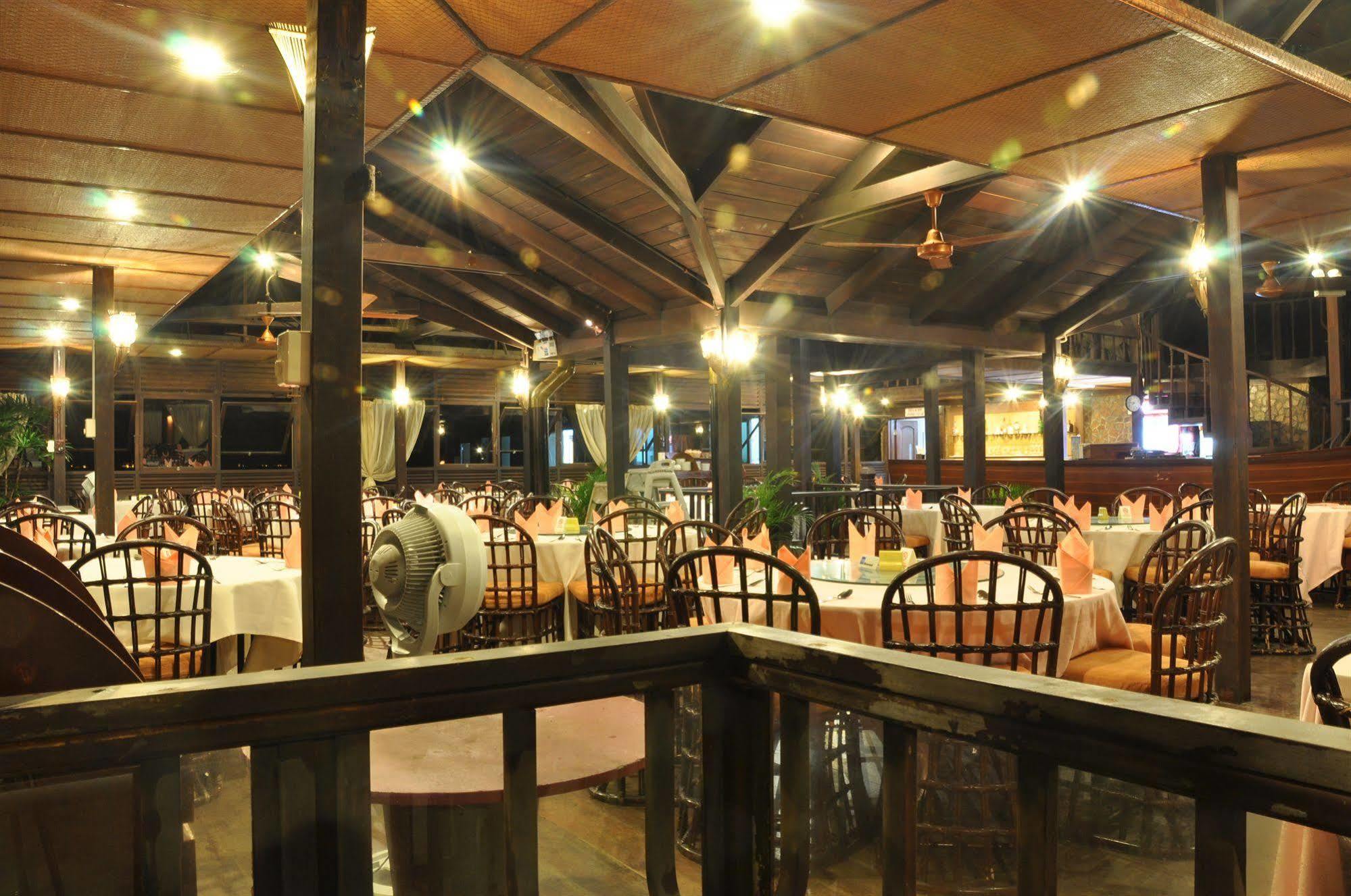 Batam View Beach Resort Nongsa Esterno foto