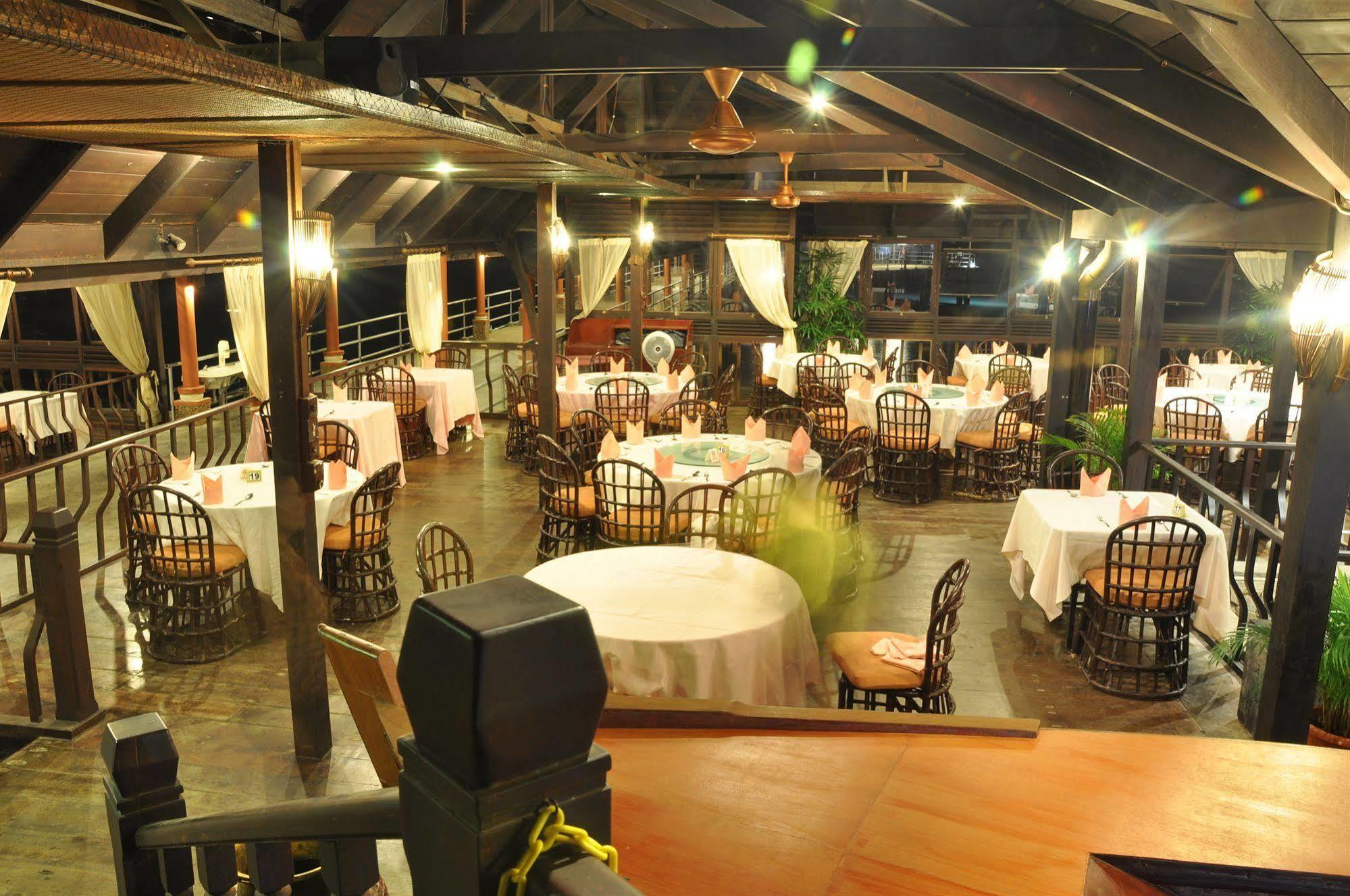 Batam View Beach Resort Nongsa Esterno foto